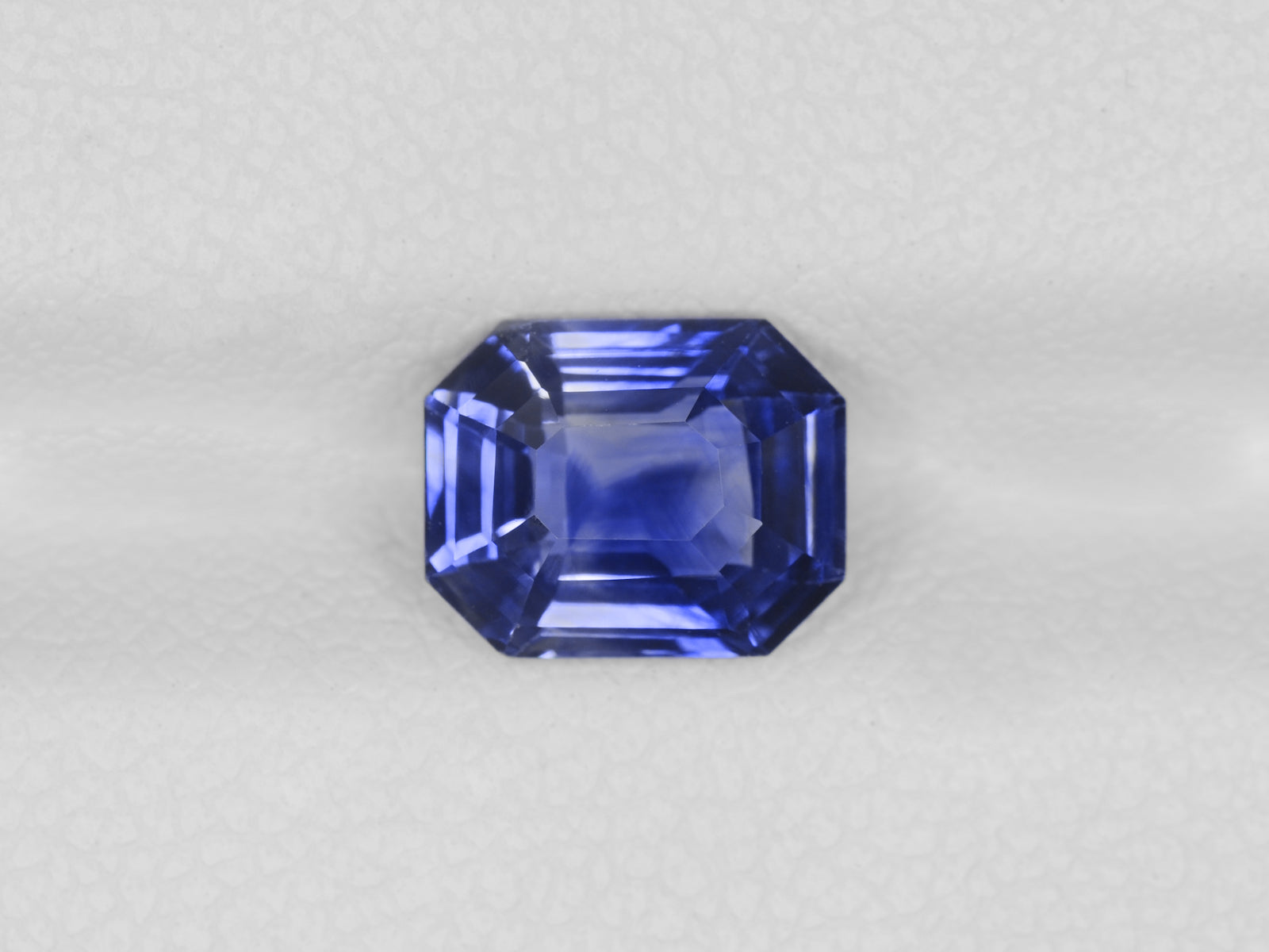 8800870-octagonal-royal-blue-color-zoning-igi-sri-lanka-natural-blue-sapphire-2.17-ct