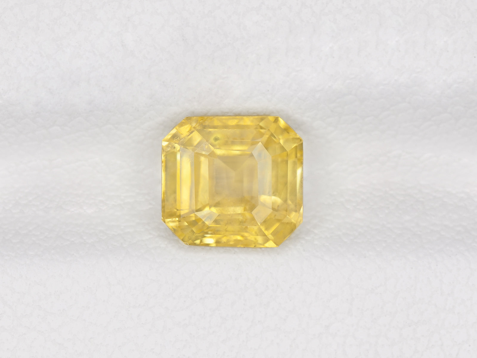 8800764-octagonal-lustrous-yellow-igi-sri-lanka-natural-yellow-sapphire-2.06-ct