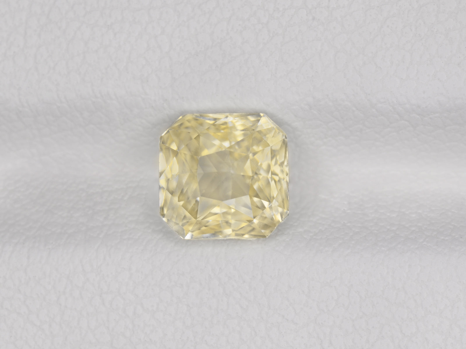 8800766-octagonal-light-yellow-igi-sri-lanka-natural-yellow-sapphire-2.21-ct