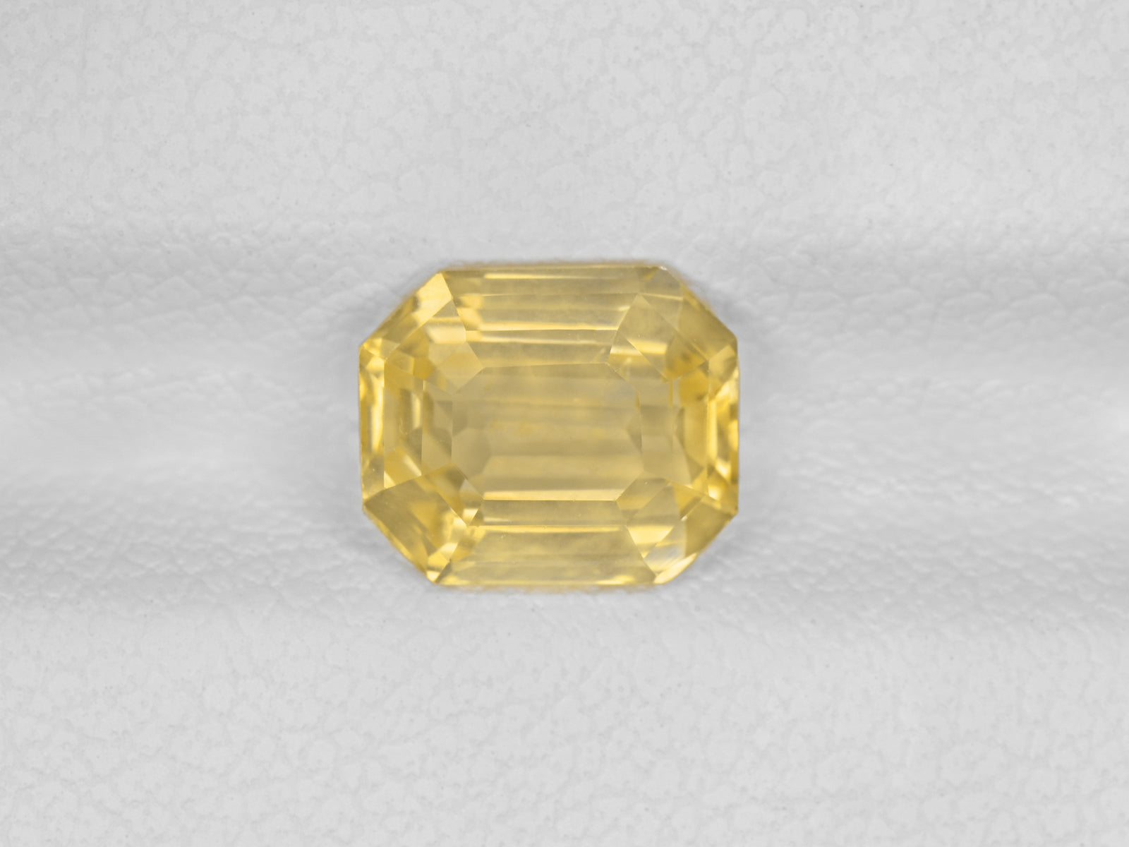 8800767-octagonal-lustrous-yellow-igi-sri-lanka-natural-yellow-sapphire-2.27-ct