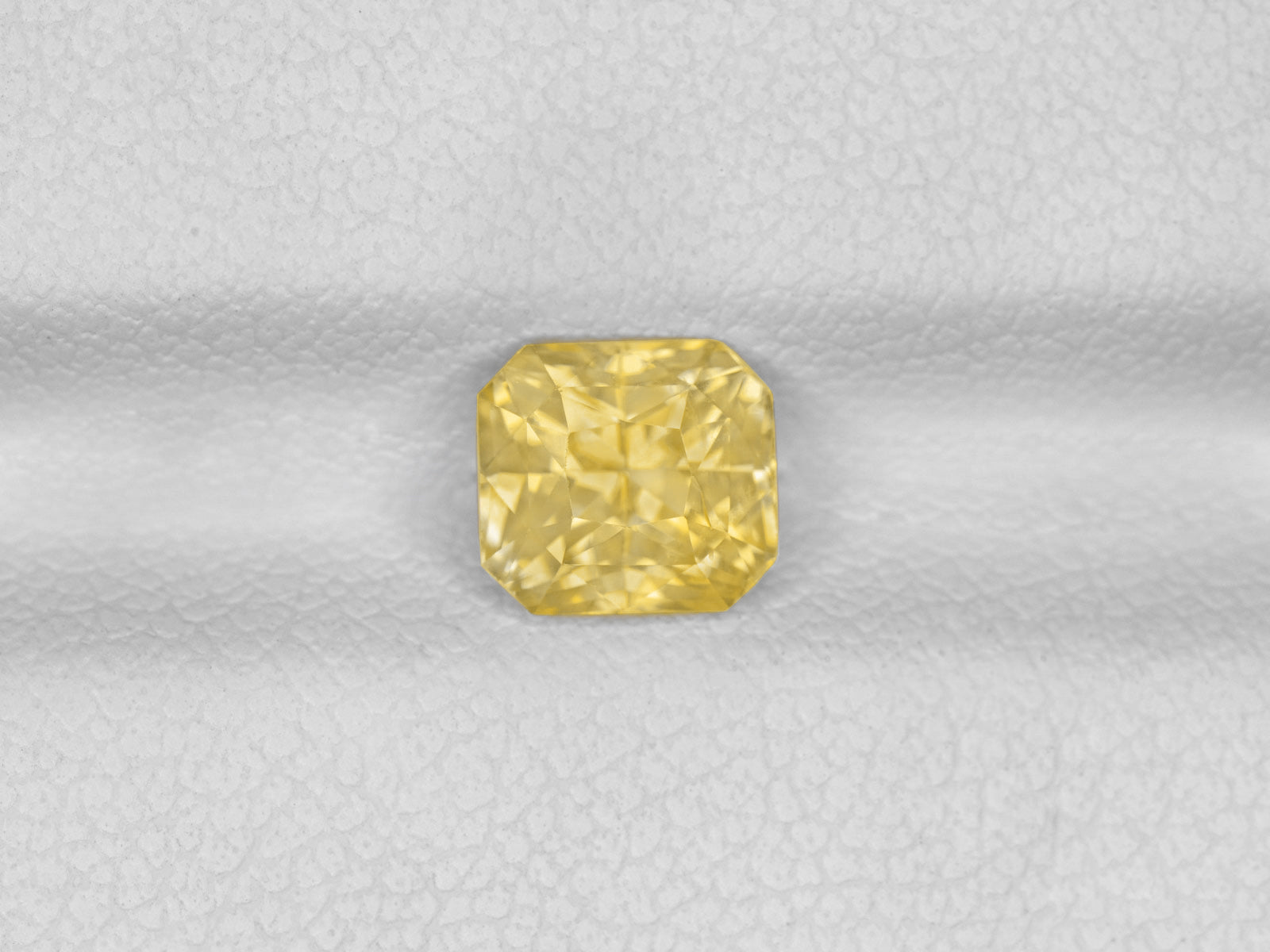 8800768-octagonal-fiery-yellow-igi-sri-lanka-natural-yellow-sapphire-1.58-ct