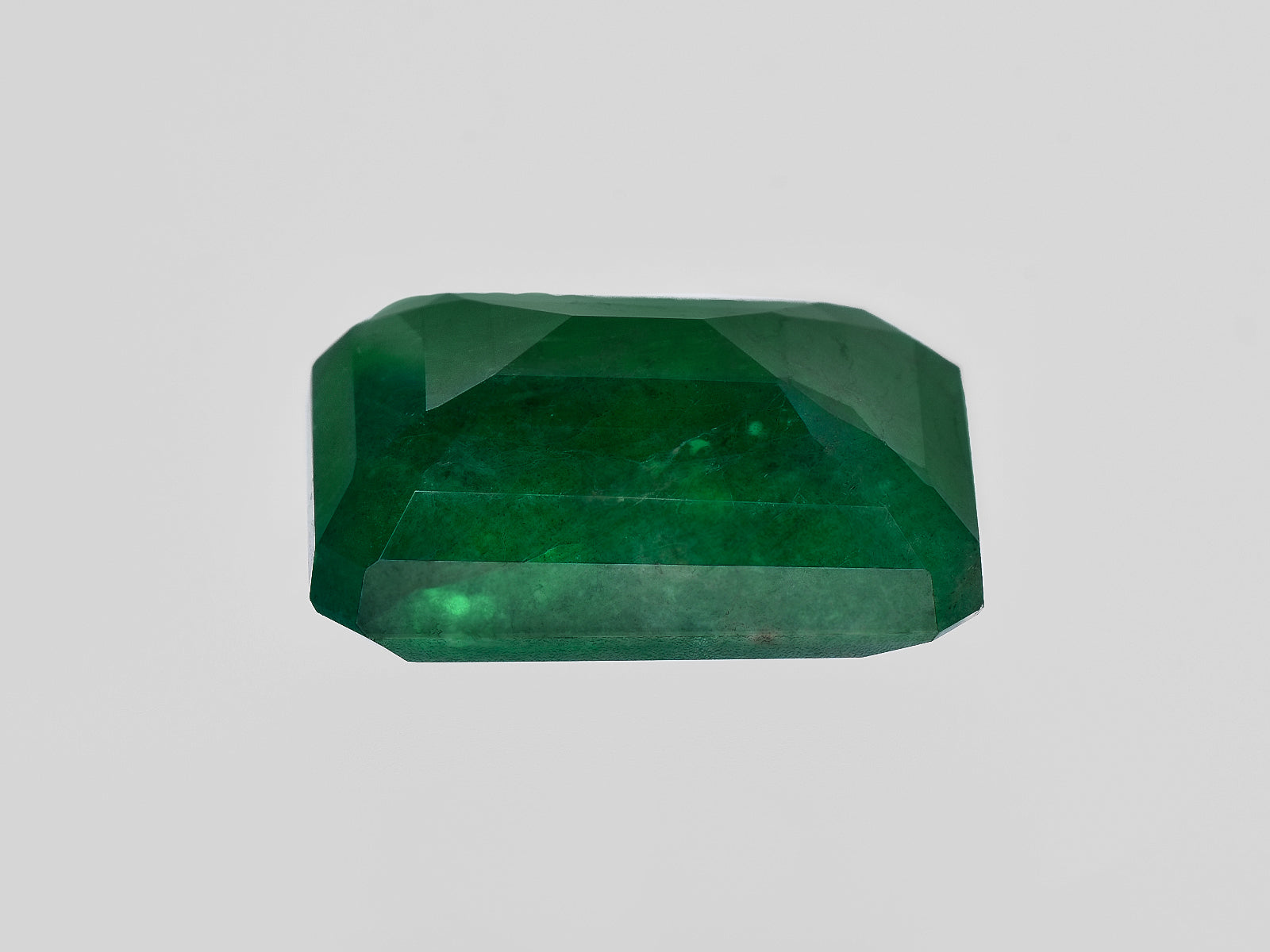 8801535-octagonal-deep-green-gii-zambia-natural-emerald-28.10-ct