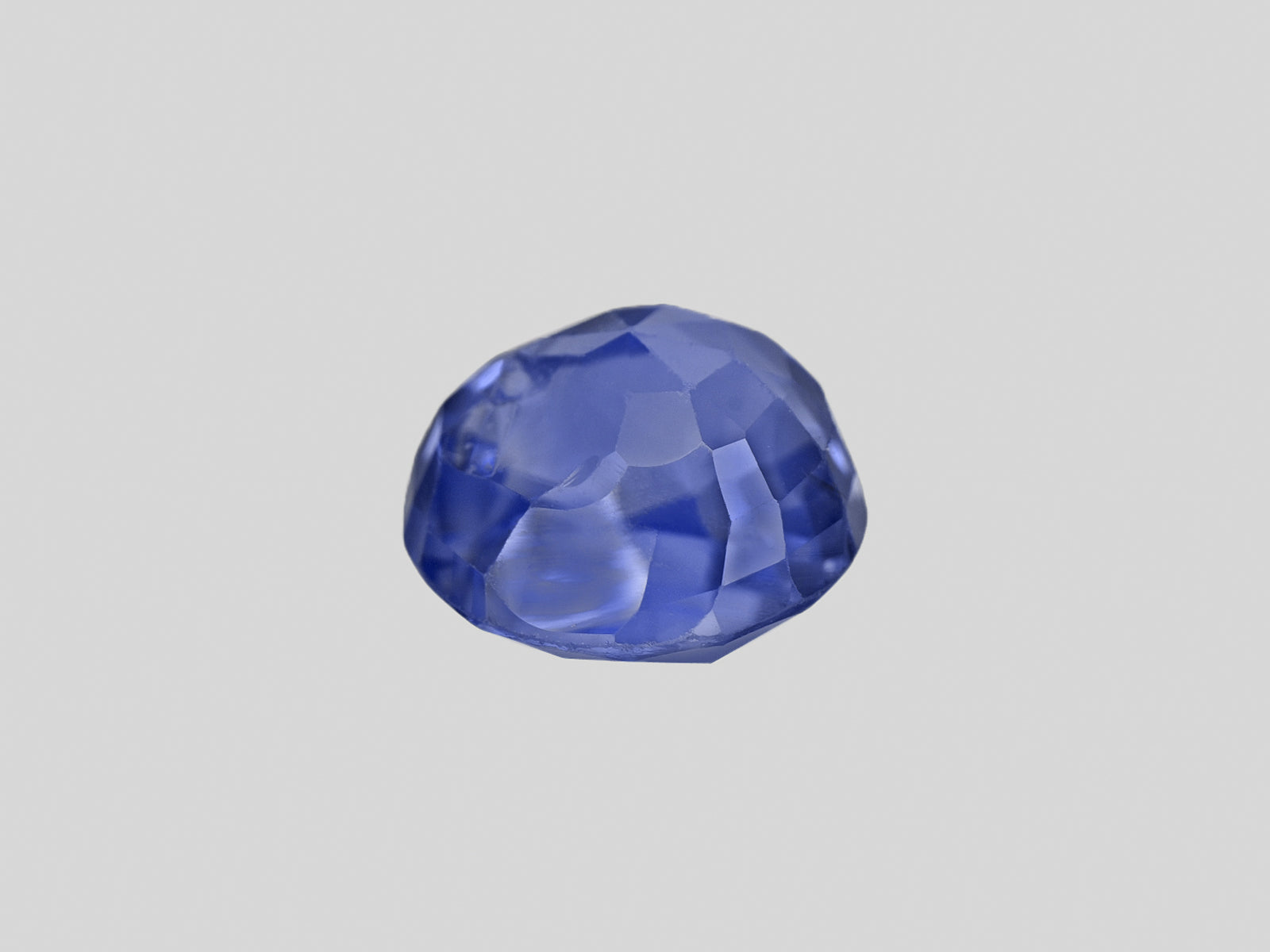 8801404-oval-velvety-cornflower-blue-grs-burma-natural-blue-sapphire-2.16-ct