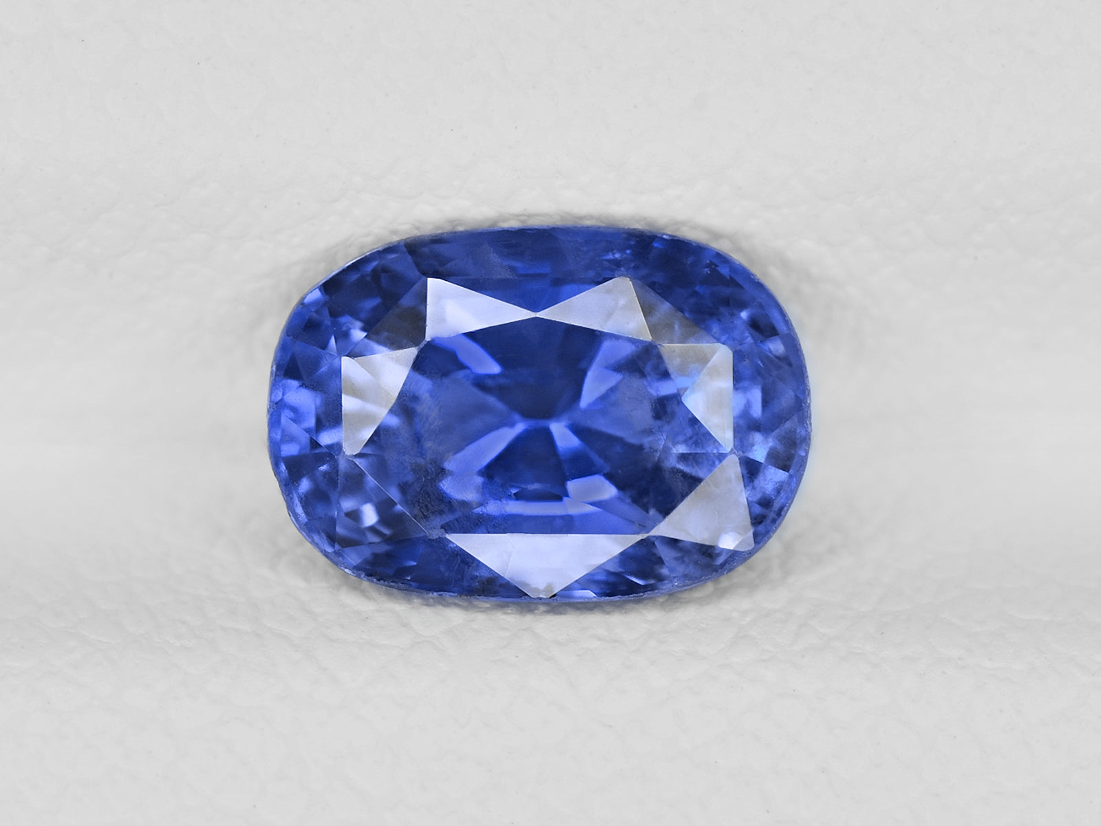 8801405-oval-lustrous-blue-grs-sri-lanka-natural-blue-sapphire-1.70-ct