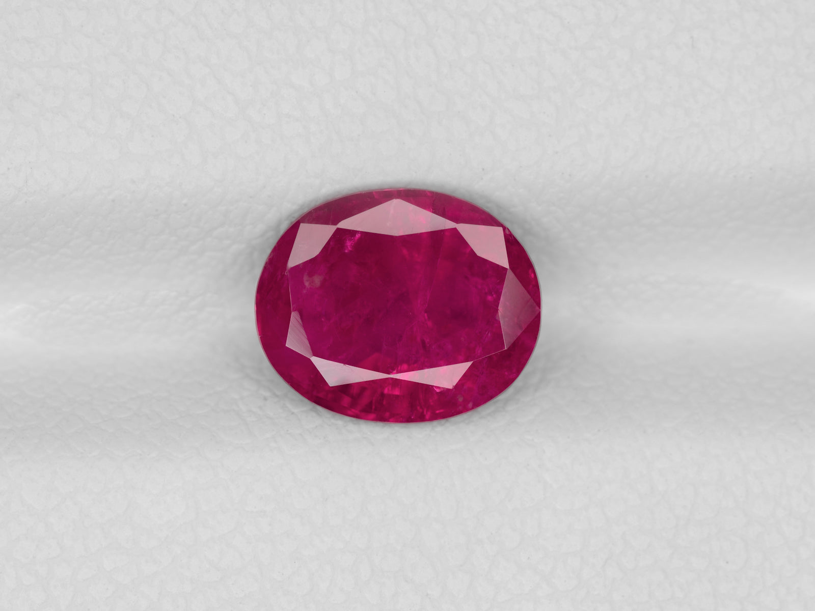 8800879-oval-deep-pinkish-red-igi-burma-natural-ruby-1.86-ct