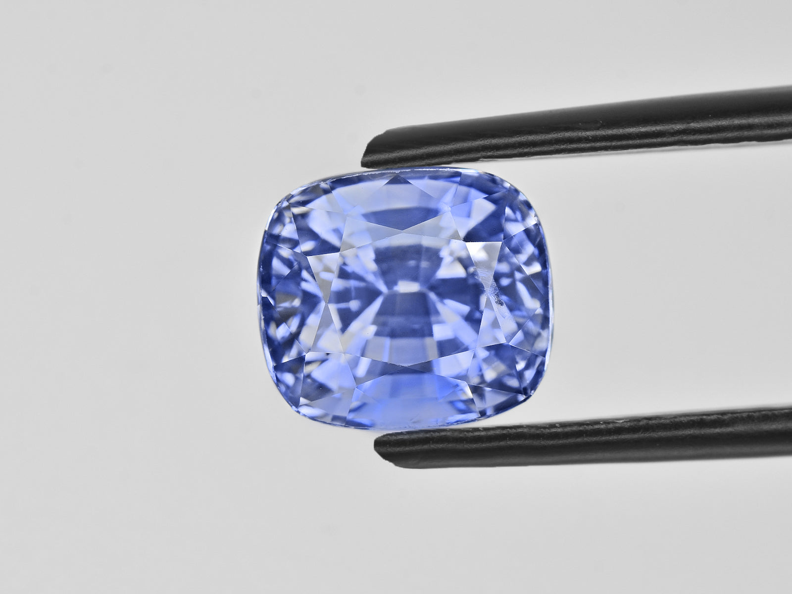 8801165-cushion-lustrous-soft-blue-gia-gii-sri-lanka-natural-blue-sapphire-4.19-ct