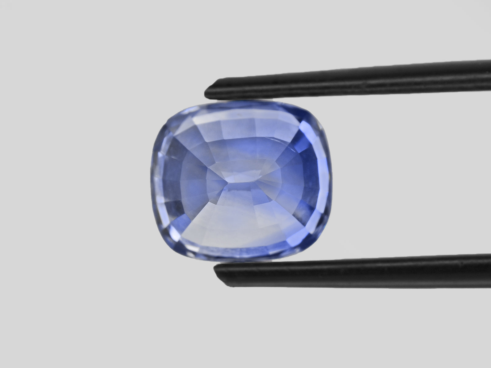 8801165-cushion-lustrous-soft-blue-gia-gii-sri-lanka-natural-blue-sapphire-4.19-ct