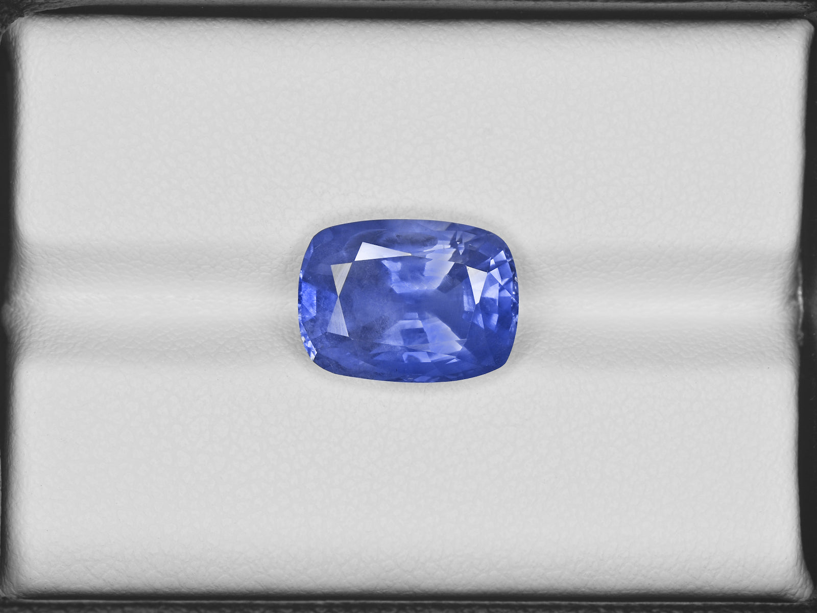 8801069-cushion-medium-blue-igi-burma-natural-blue-sapphire-6.85-ct