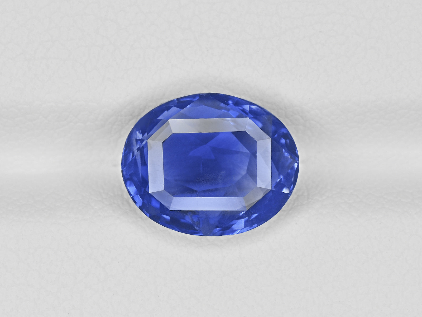 8800974-oval-velvety-cornflower-blue-gubelin-grs-kashmir-natural-blue-sapphire-4.88-ct