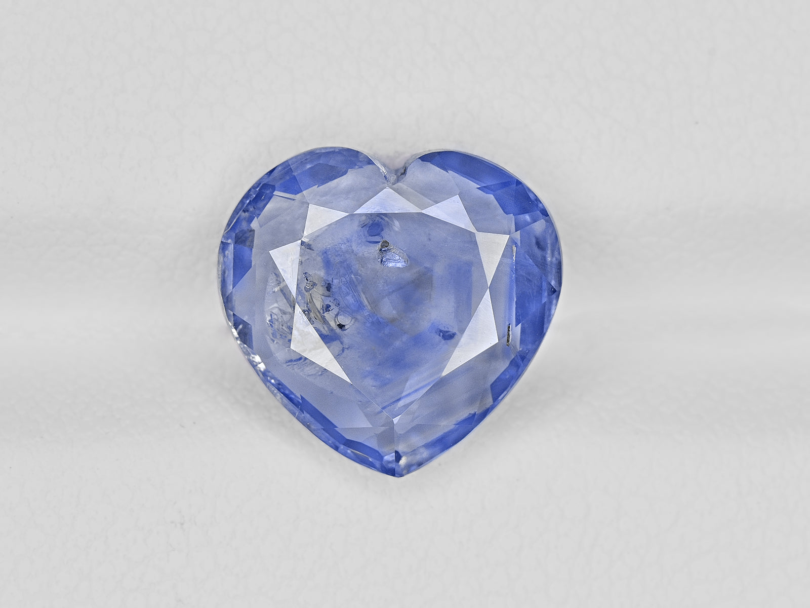 8801877-heart-medium-blue-gia-igi-kashmir-natural-blue-sapphire-4.52-ct