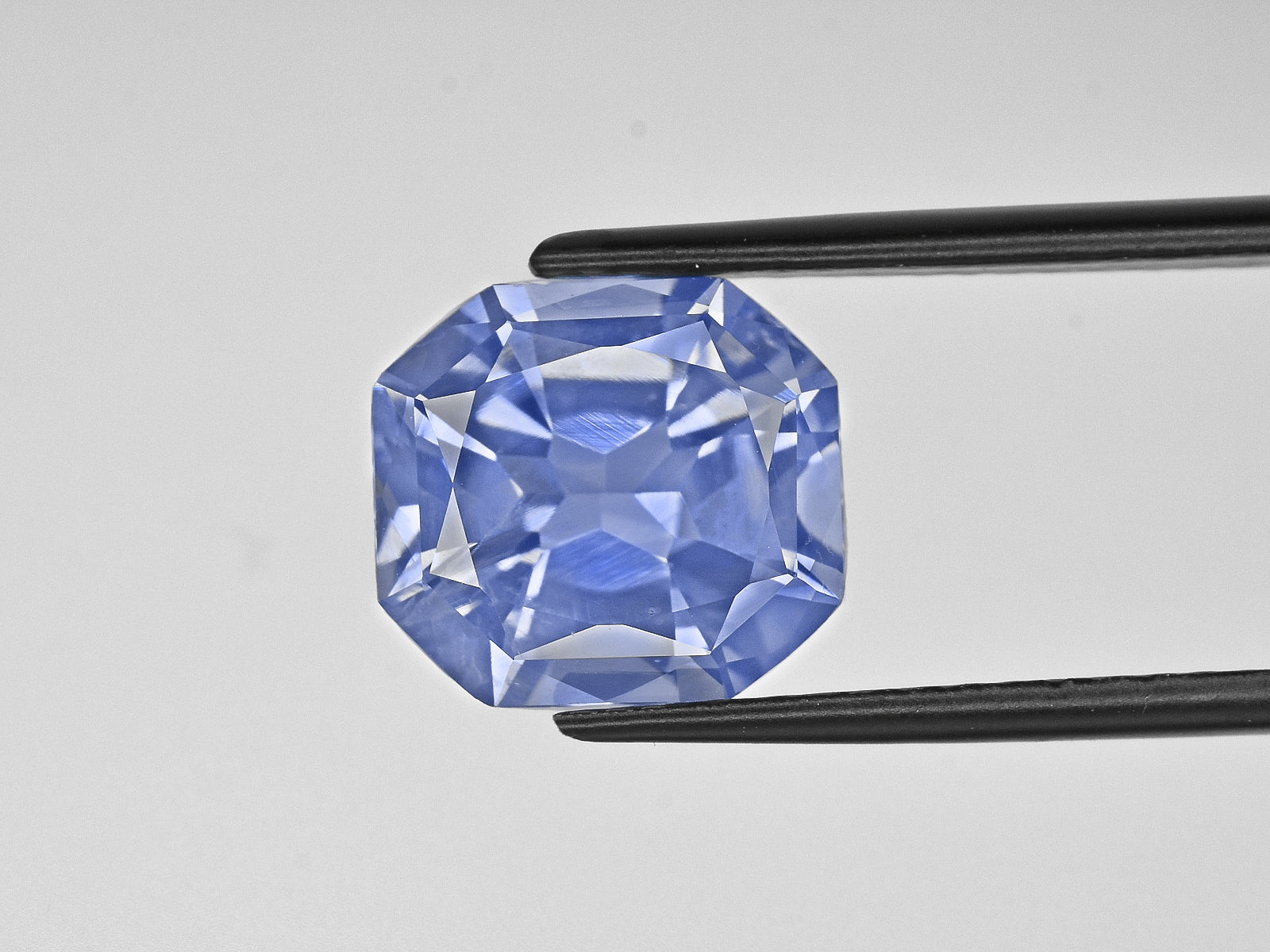 8800981-octagonal-velvety-sky-blue-icy-blue-gia-grs-kashmir-natural-blue-sapphire-7.07-ct