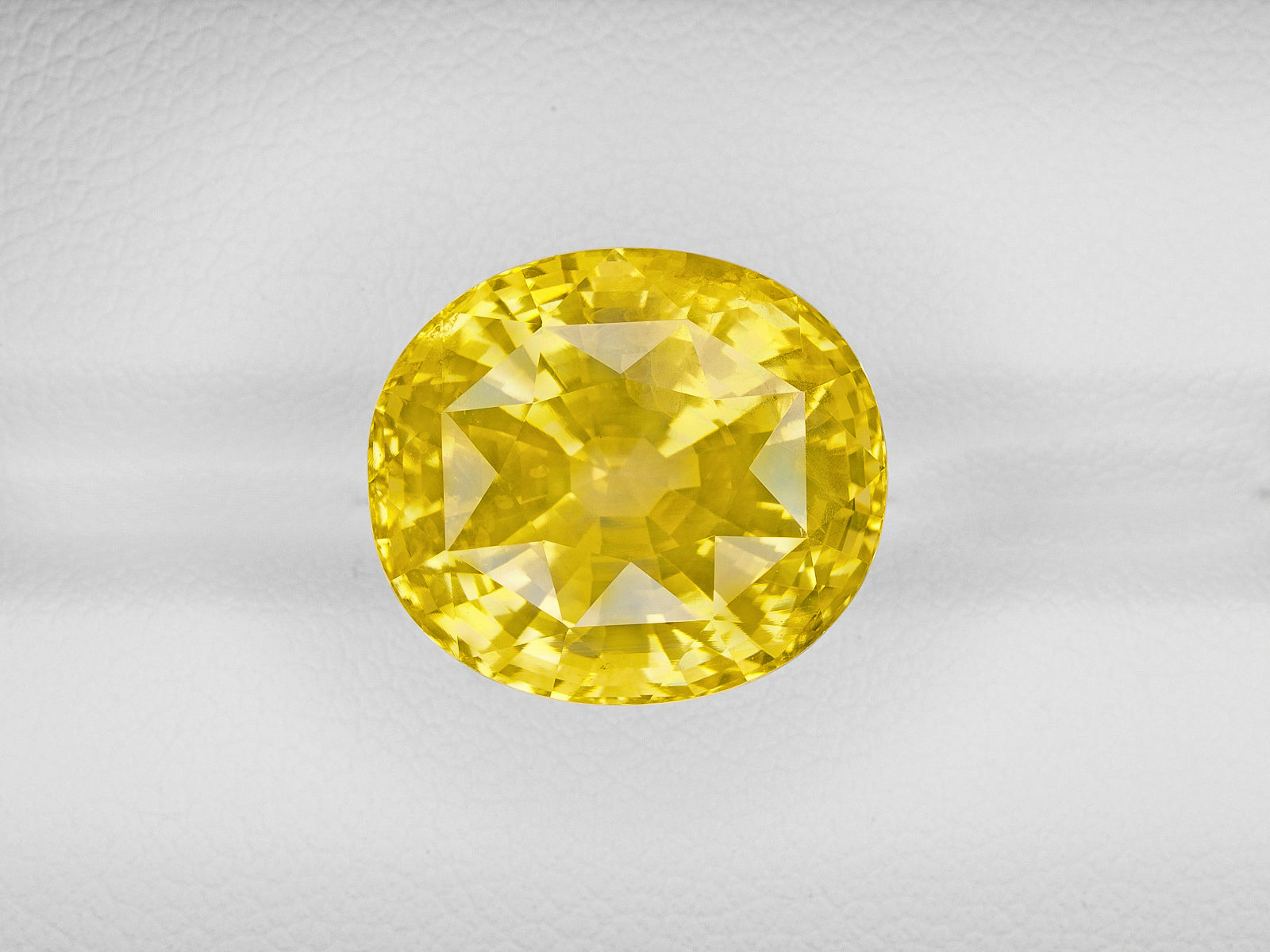 8800955-oval-fiery-vivid-yellow-gia-igi-sri-lanka-natural-yellow-sapphire-19.43-ct