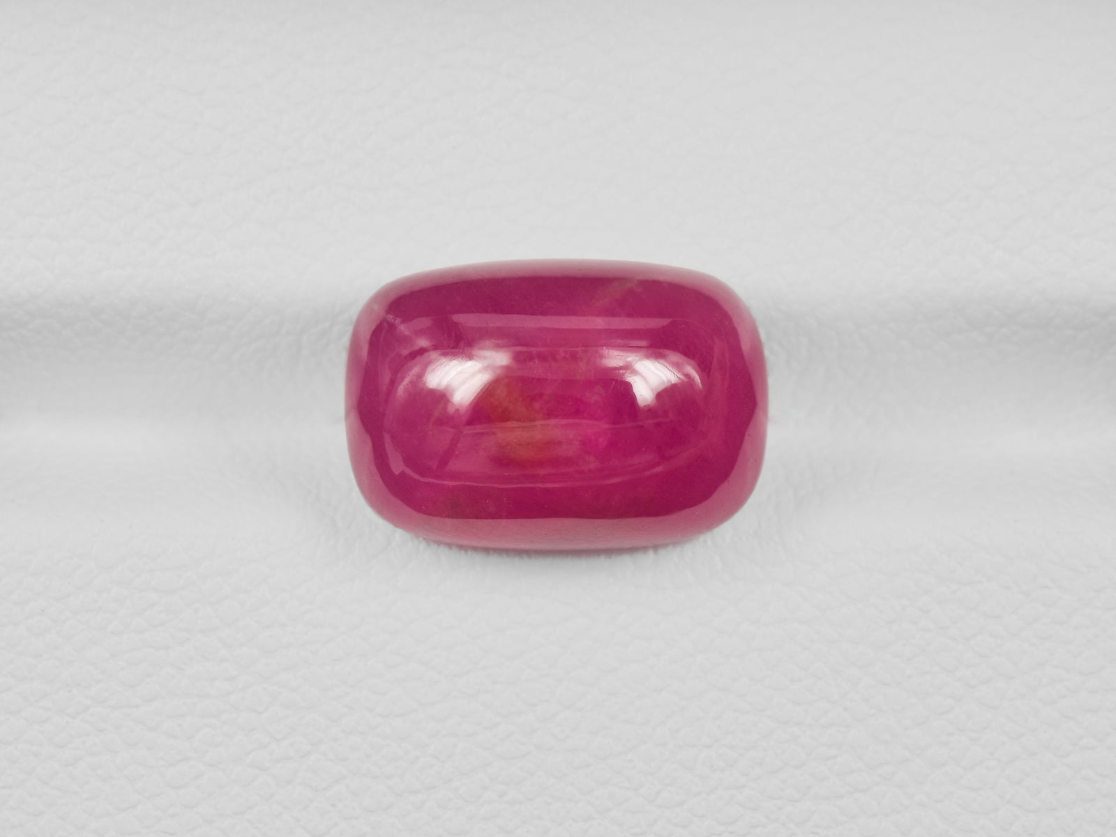 8801010-cabochon-lively-pinkish-red-igi-guinea-natural-ruby-9.53-ct
