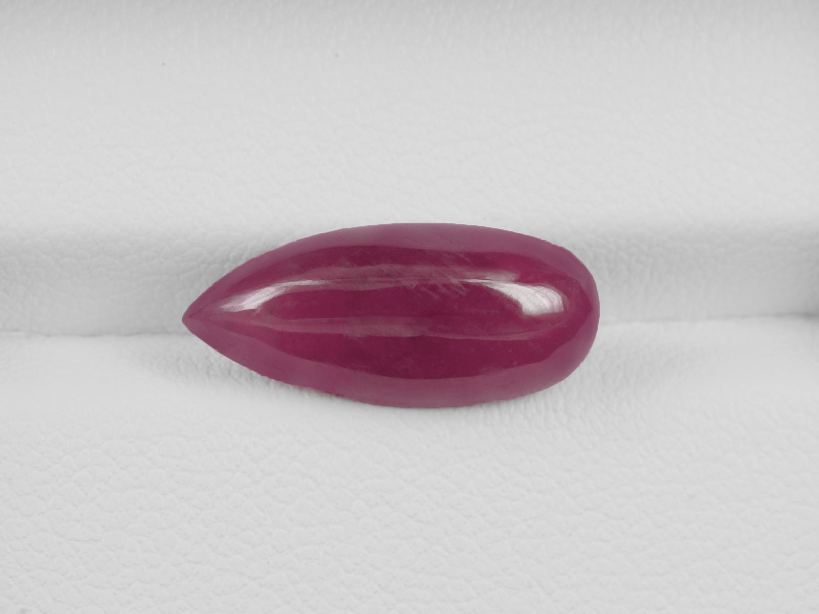 8800949-cabochon-pinkish-red-igi-guinea-natural-ruby-9.59-ct
