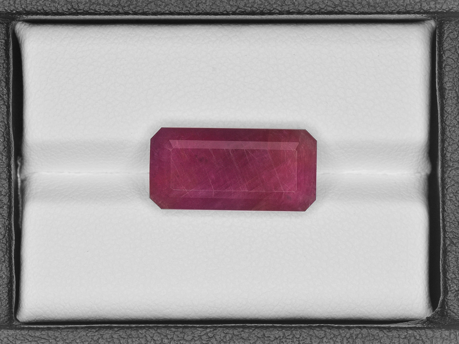 8801011-octagonal-dark-pinkish-red-igi-guinea-natural-ruby-14.20-ct
