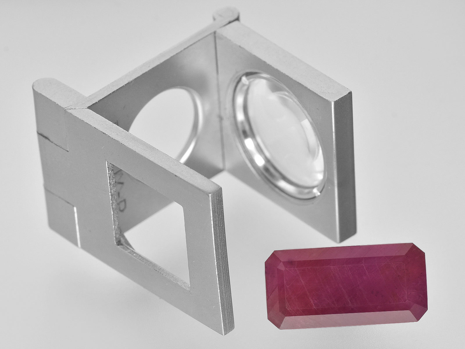 8801011-octagonal-dark-pinkish-red-igi-guinea-natural-ruby-14.20-ct