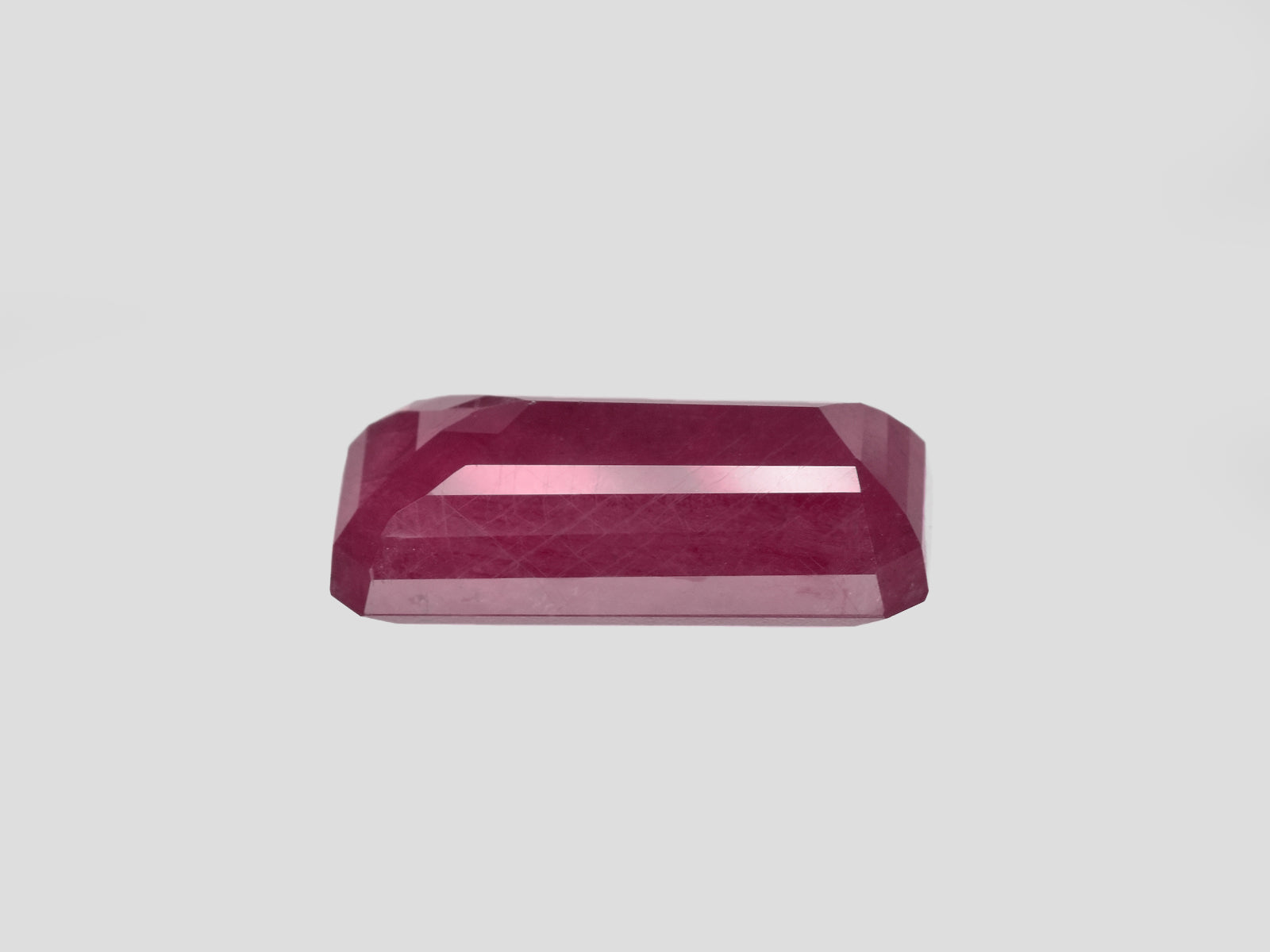 8801011-octagonal-dark-pinkish-red-igi-guinea-natural-ruby-14.20-ct