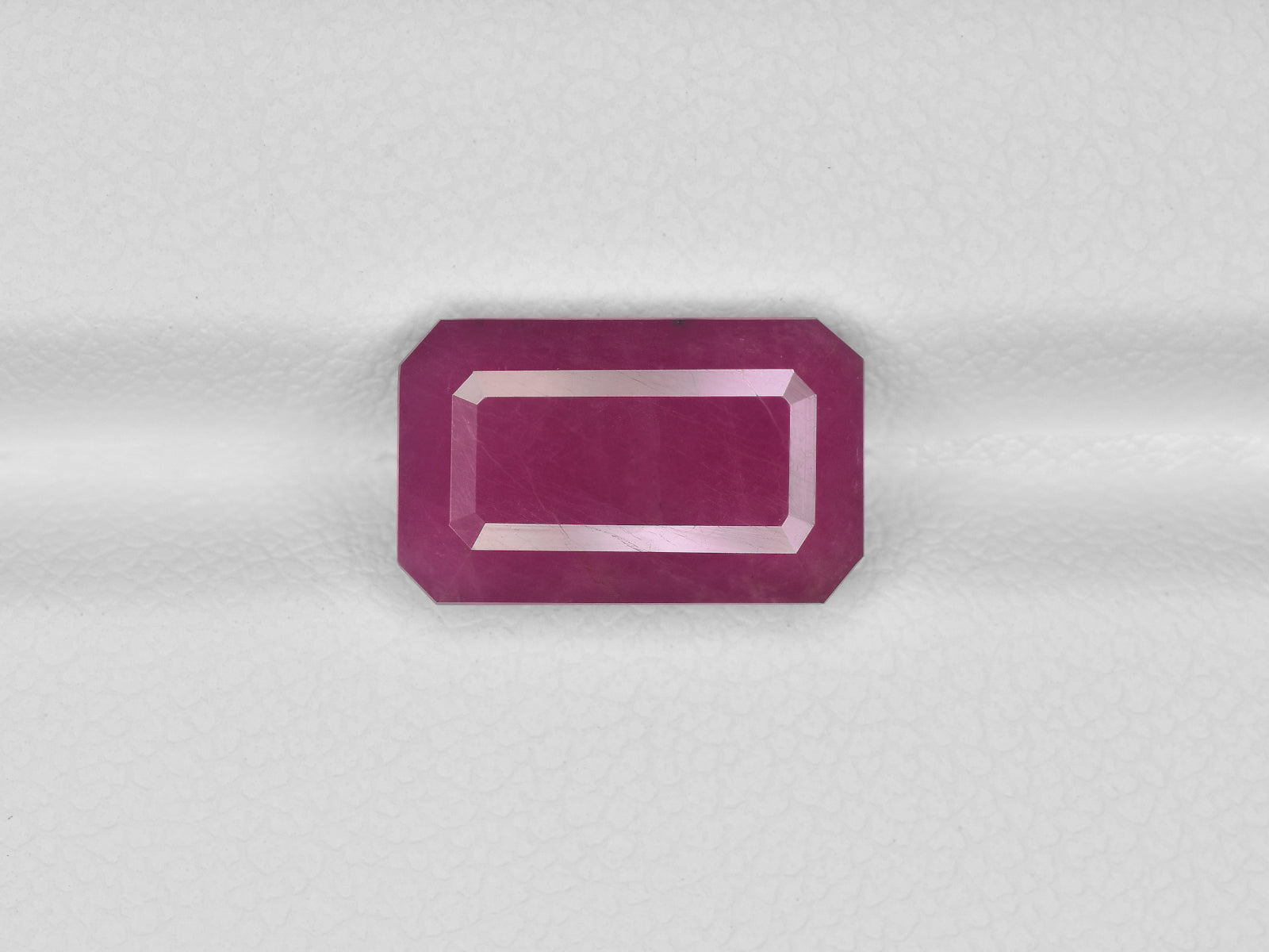 8801012-octagonal-pinkish-red-igi-guinea-natural-ruby-5.79-ct