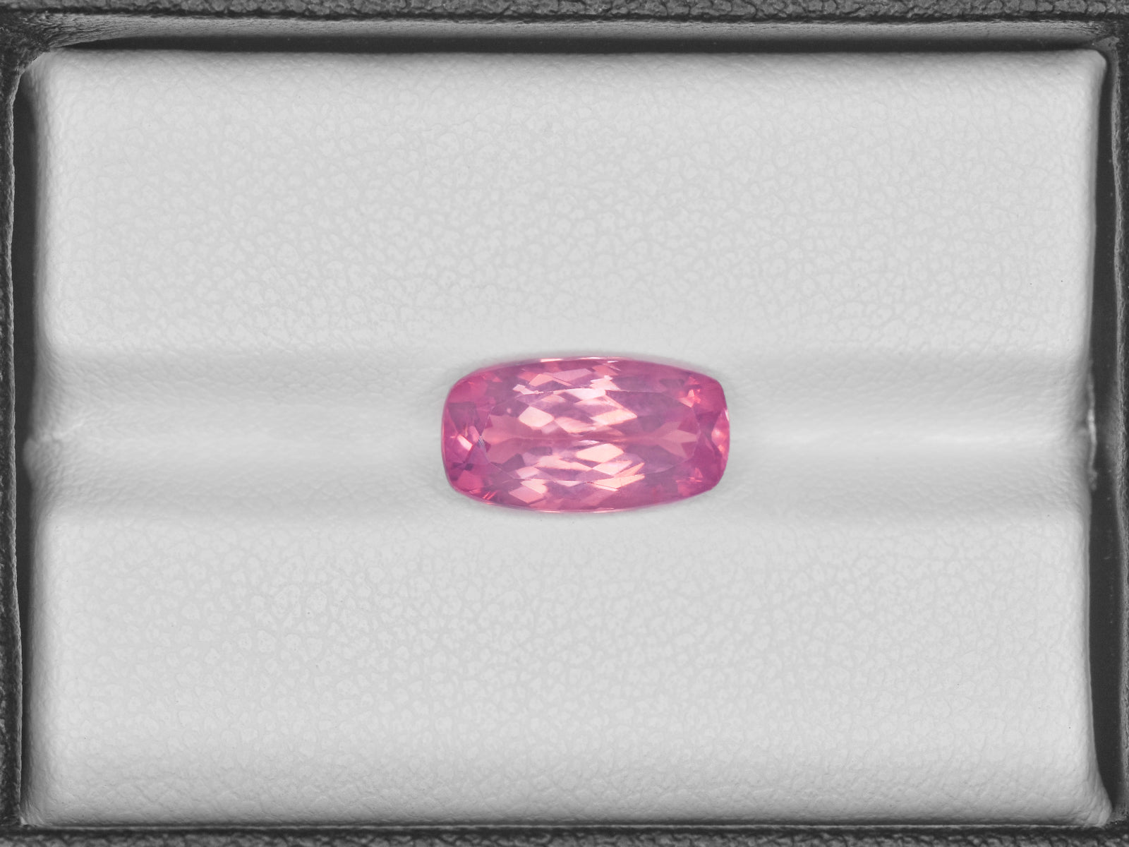 8801070-cushion-bright-fluorescent-pink-igi-sri-lanka-natural-spinel-3.89-ct