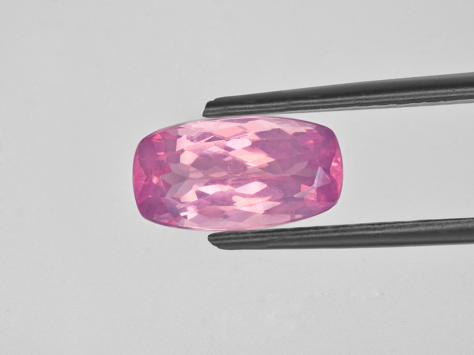 8801070-cushion-bright-fluorescent-pink-igi-sri-lanka-natural-spinel-3.89-ct