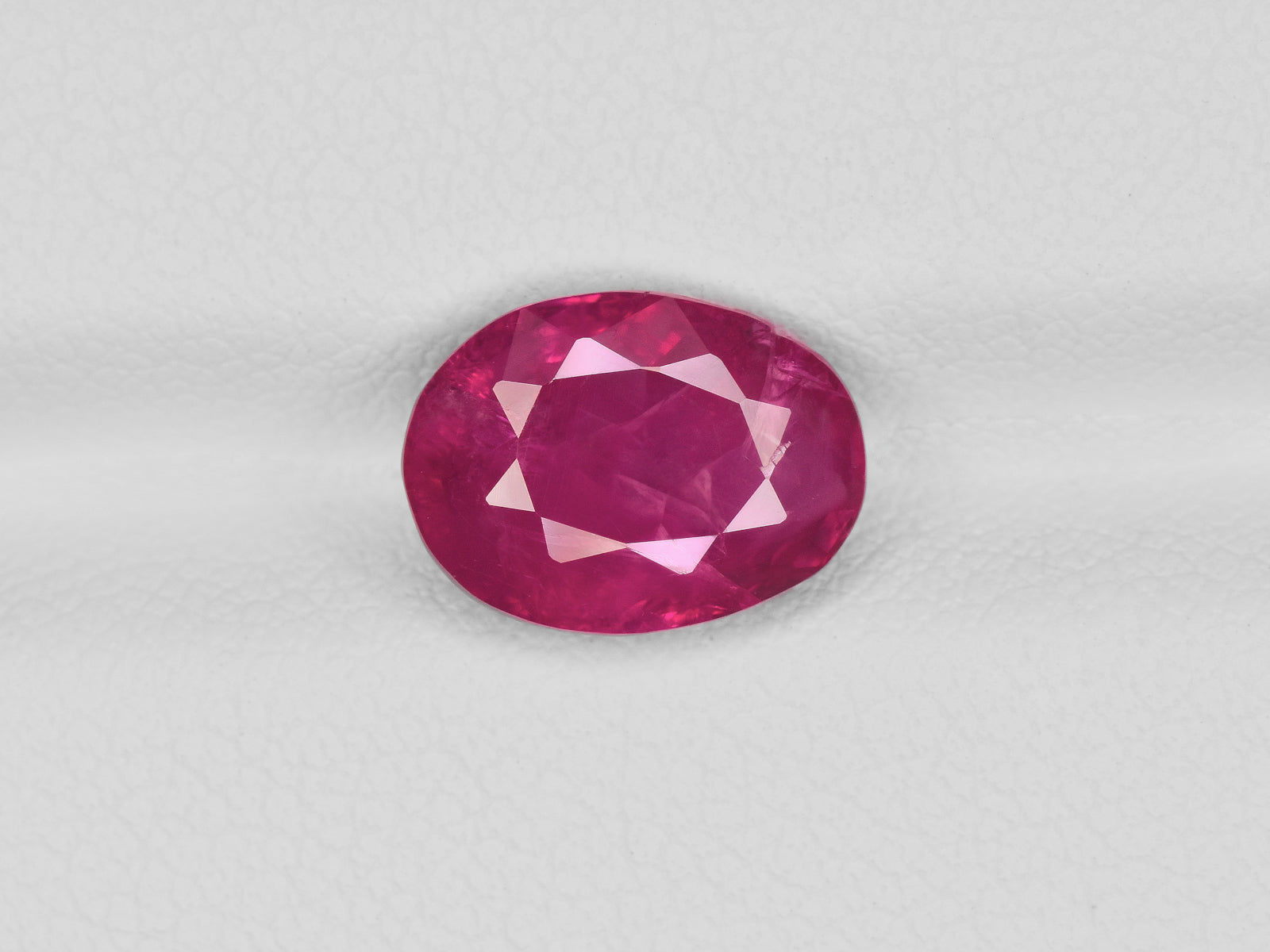8800975-oval-velvety-pinkish-red-igi-burma-natural-ruby-3.44-ct