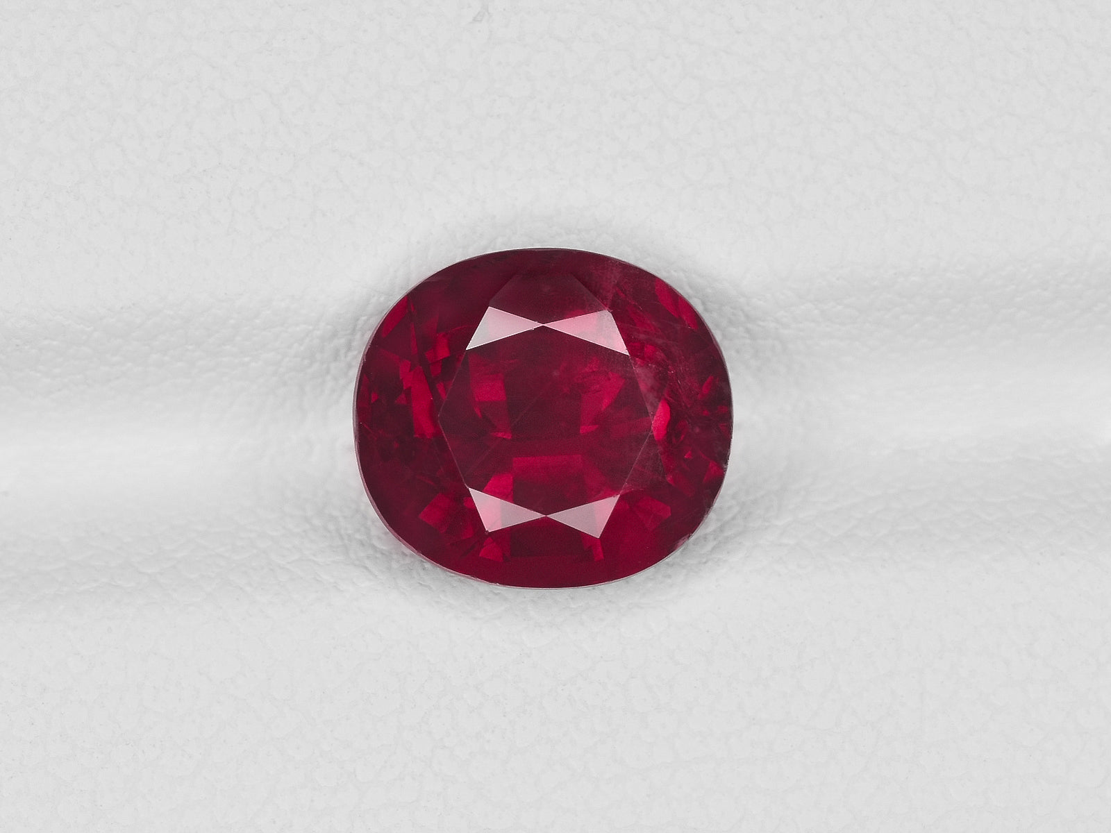 8800967-oval-blood-red-with-slight-purplish-hue-grs-mozambique-natural-ruby-5.00-ct
