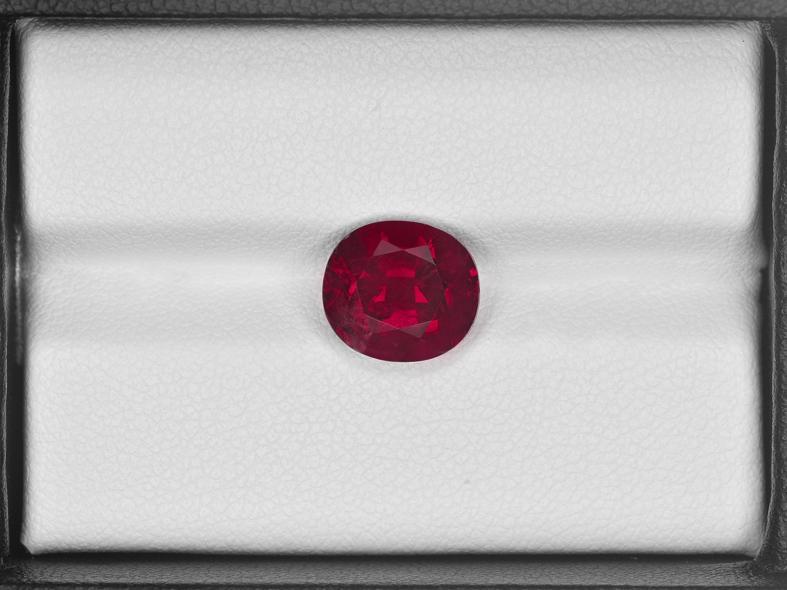 8800967-oval-blood-red-with-slight-purplish-hue-grs-mozambique-natural-ruby-5.00-ct