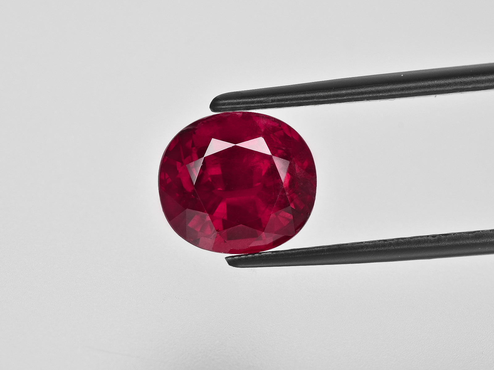 8800967-oval-blood-red-with-slight-purplish-hue-grs-mozambique-natural-ruby-5.00-ct
