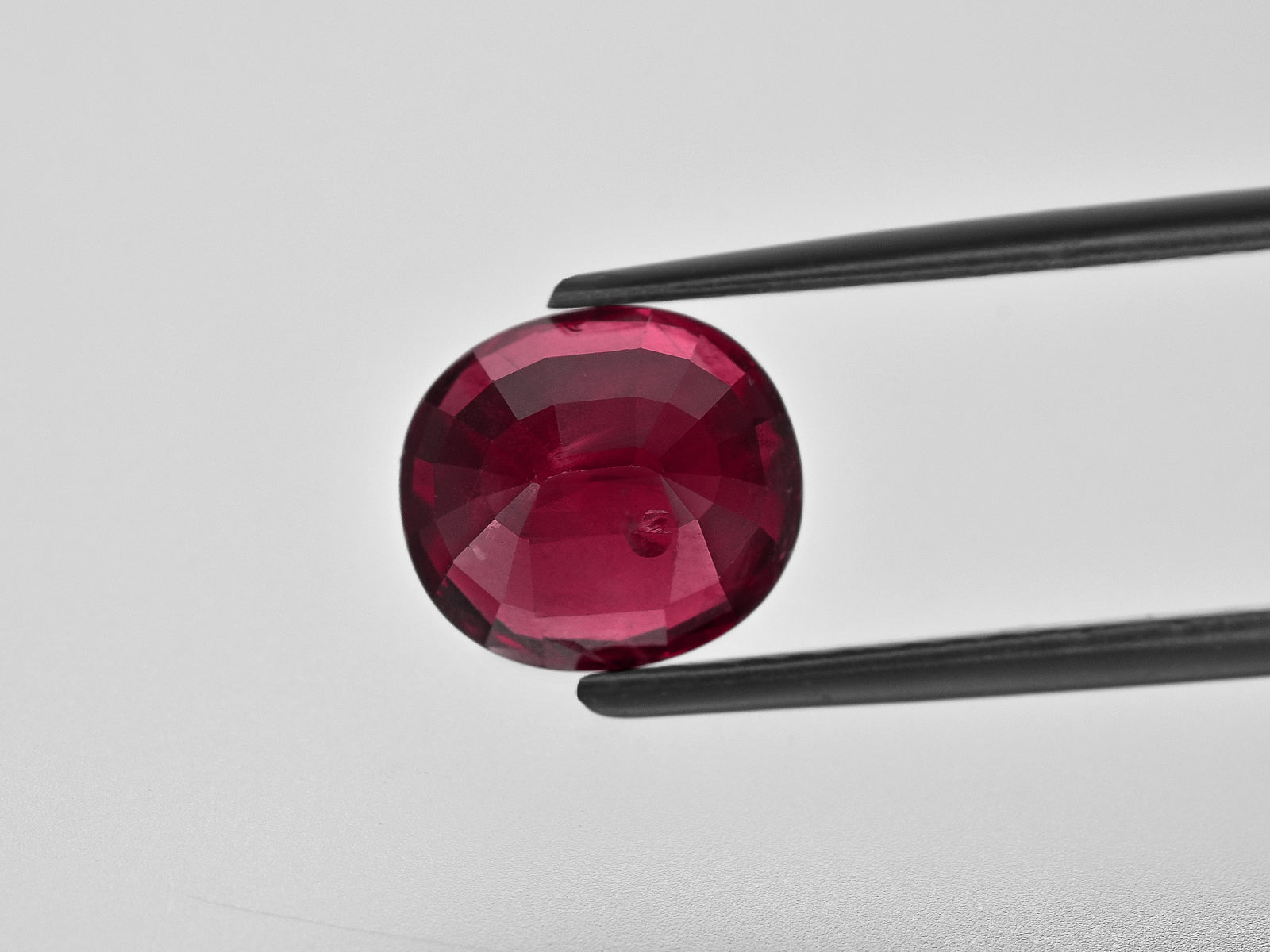 8800967-oval-blood-red-with-slight-purplish-hue-grs-mozambique-natural-ruby-5.00-ct