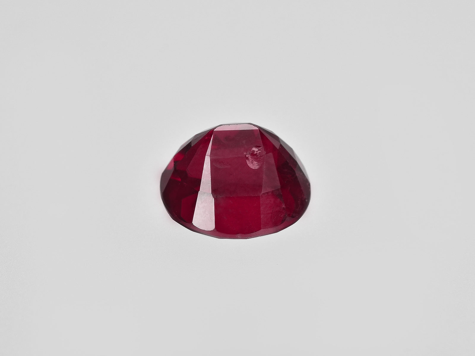8800967-oval-blood-red-with-slight-purplish-hue-grs-mozambique-natural-ruby-5.00-ct