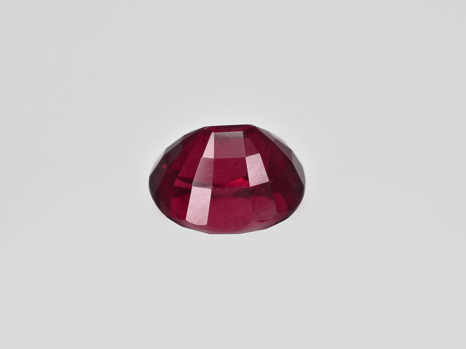 8800967-oval-blood-red-with-slight-purplish-hue-grs-mozambique-natural-ruby-5.00-ct