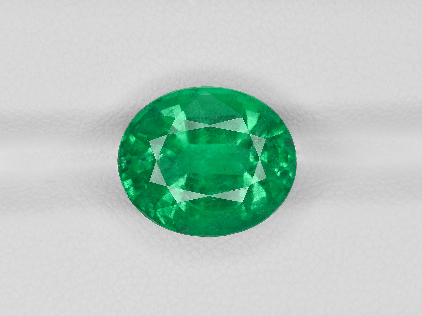 8800968-oval-lively-intense-green-grs-ethiopia-natural-emerald-7.28-ct