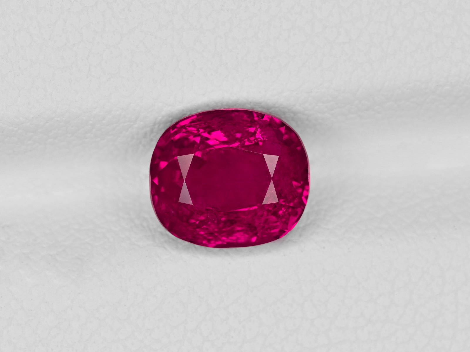 8800969-oval-fiery-rich-pinkish-red-grs-burma-natural-ruby-2.88-ct