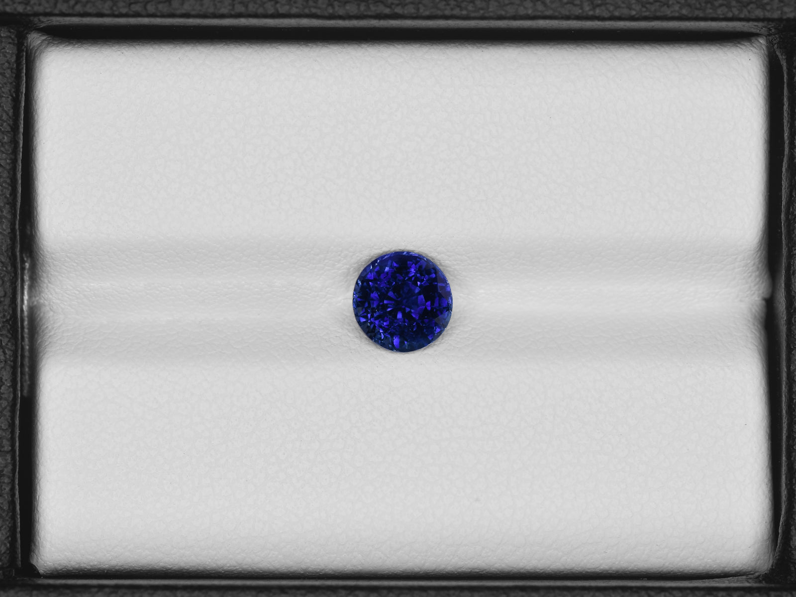 8800970-round-rich-intense-royal-blue-grs-madagascar-natural-blue-sapphire-1.52-ct