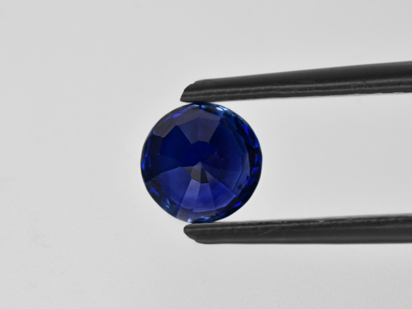 8800970-round-rich-intense-royal-blue-grs-madagascar-natural-blue-sapphire-1.52-ct