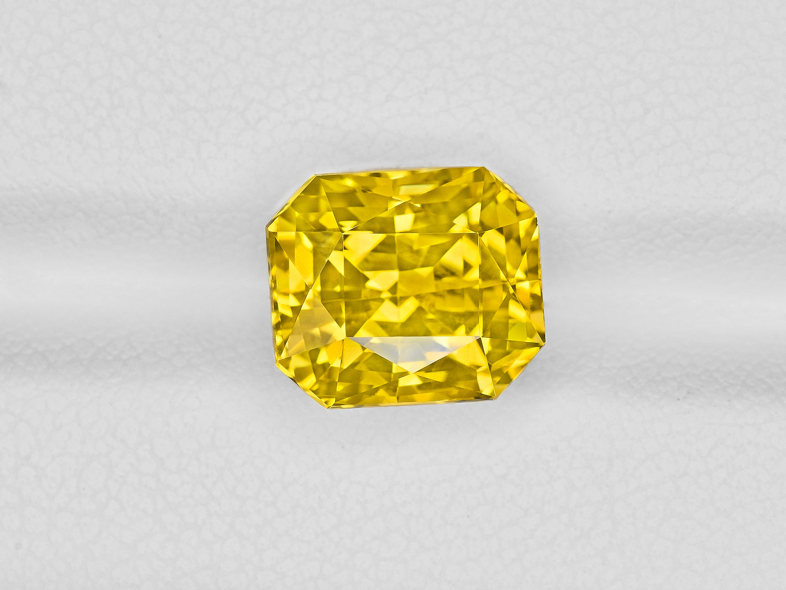 8801193-octagonal-fiery-vivid-golden-yellow-gia-sri-lanka-natural-yellow-sapphire-6.37-ct
