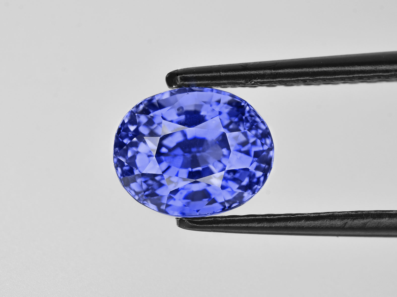 8801408-oval-fiery-blue-grs-gii-sri-lanka-natural-blue-sapphire-3.76-ct