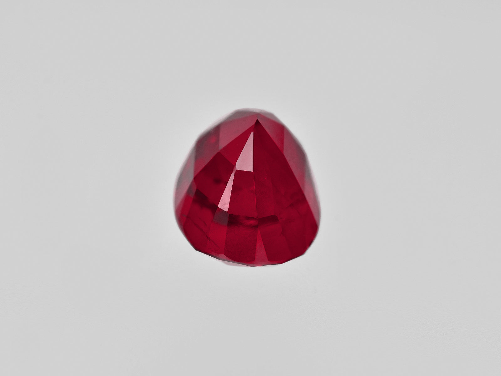 8801288-oval-fiery-intense-pigeon-blood-red-grs-madagascar-natural-ruby-2.42-ct