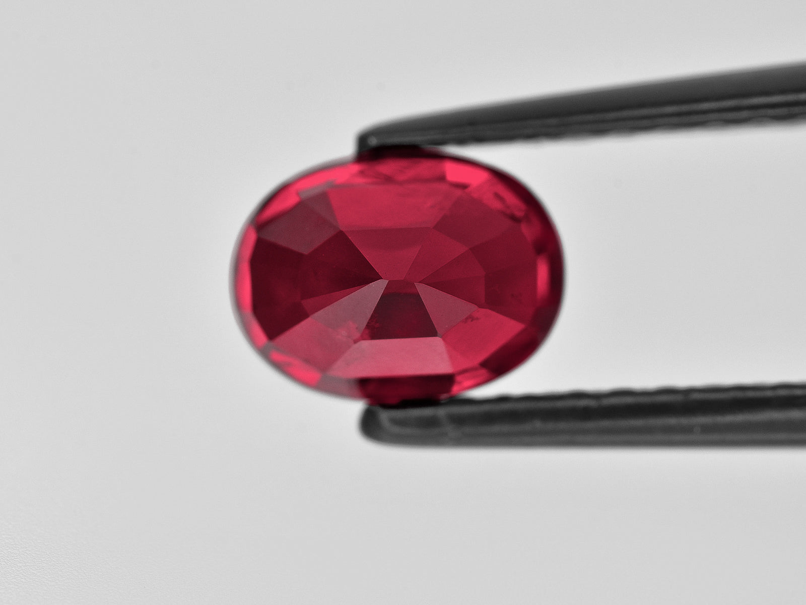 8801288-oval-fiery-intense-pigeon-blood-red-grs-madagascar-natural-ruby-2.42-ct