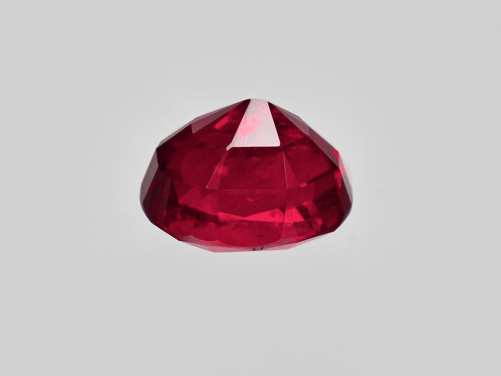 8801288-oval-fiery-intense-pigeon-blood-red-grs-madagascar-natural-ruby-2.42-ct