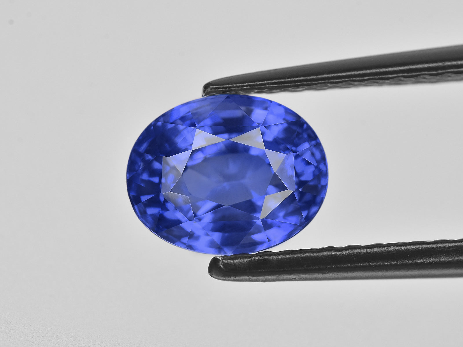 8801409-oval-cornflower-blue-grs-gii-sri-lanka-natural-blue-sapphire-2.96-ct