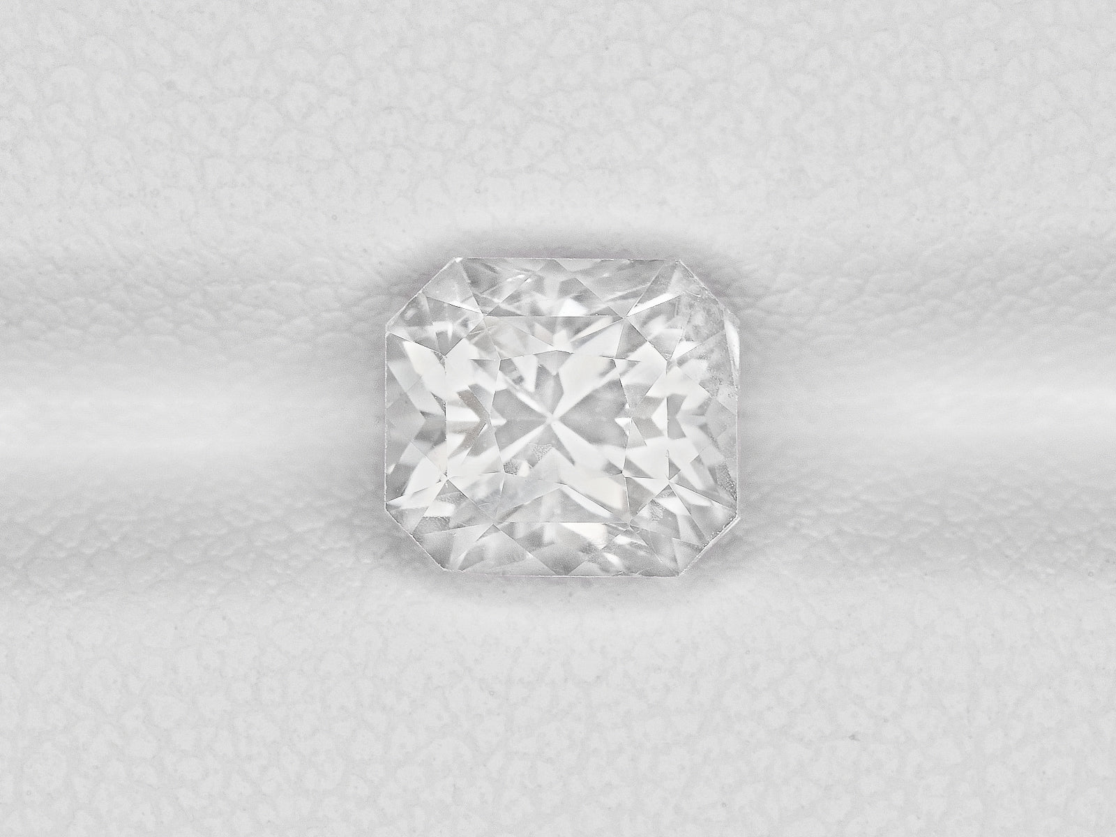 8801060-octagonal-colorless-igi-gii-sri-lanka-natural-white-sapphire-3.19-ct