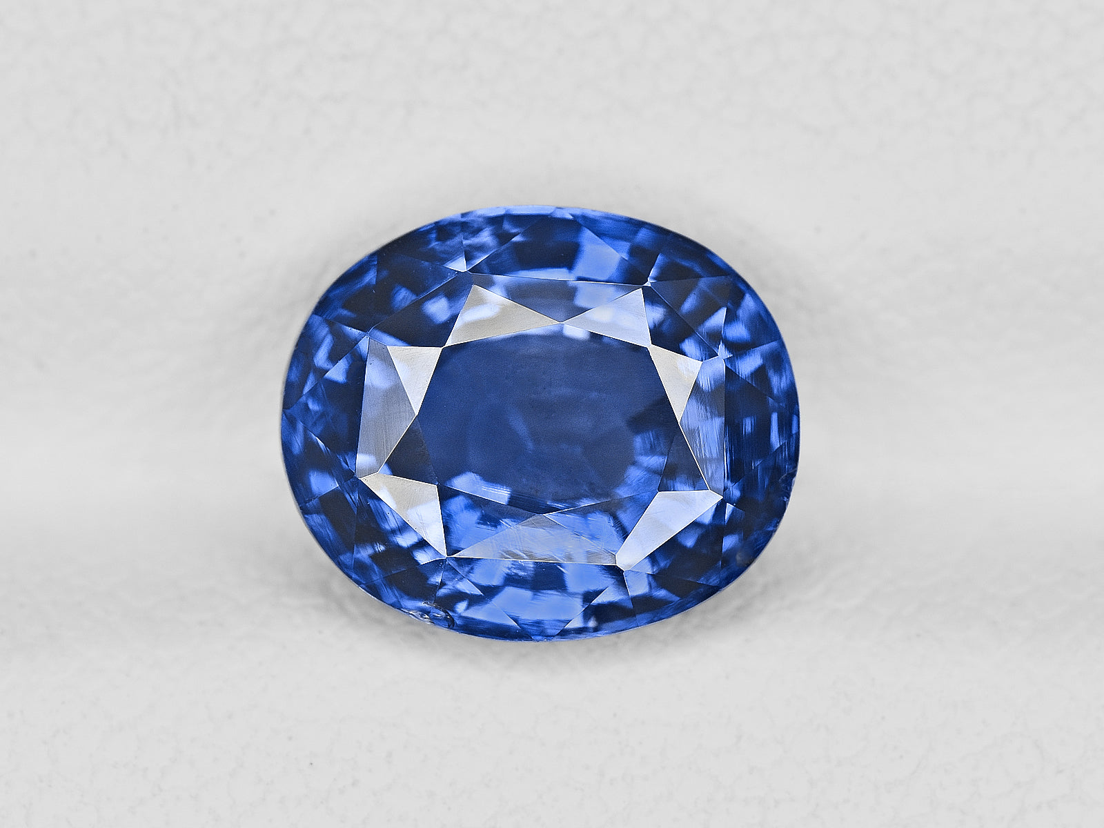 8801896-oval-lustrous-royal-blue-gia-gii-sri-lanka-natural-blue-sapphire-3.51-ct