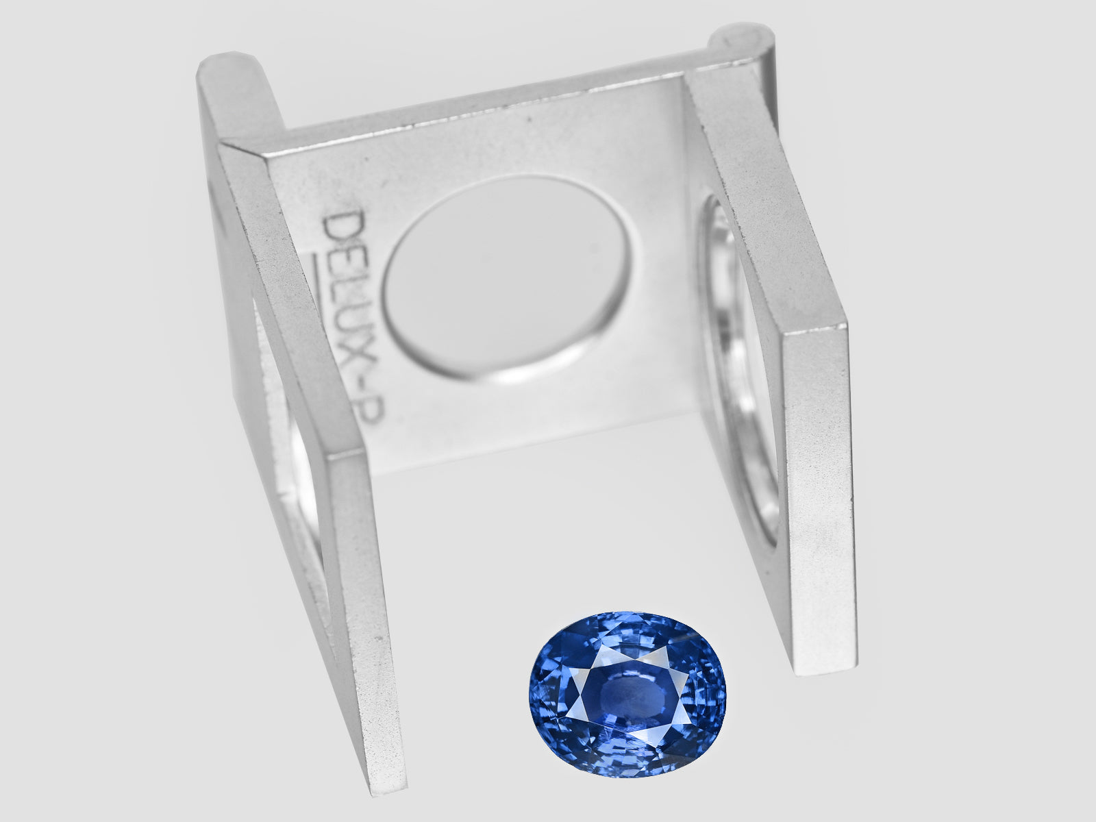8801896-oval-lustrous-royal-blue-gia-gii-sri-lanka-natural-blue-sapphire-3.51-ct