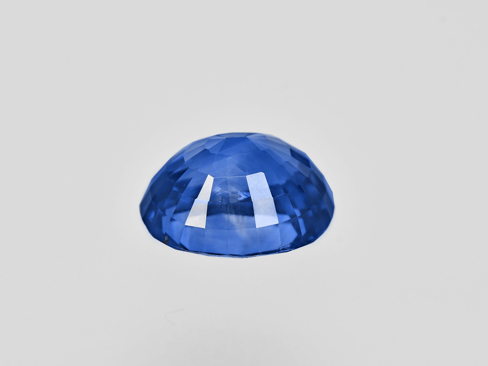 8801896-oval-lustrous-royal-blue-gia-gii-sri-lanka-natural-blue-sapphire-3.51-ct