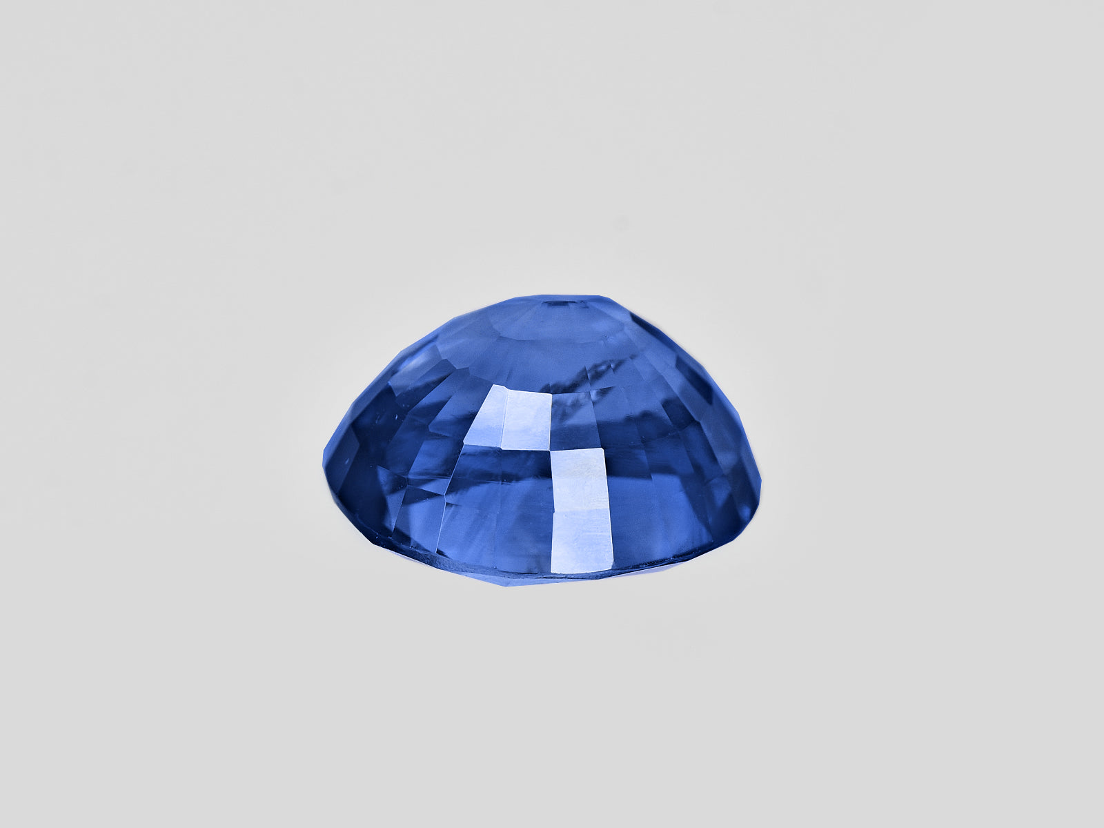 8801896-oval-lustrous-royal-blue-gia-gii-sri-lanka-natural-blue-sapphire-3.51-ct