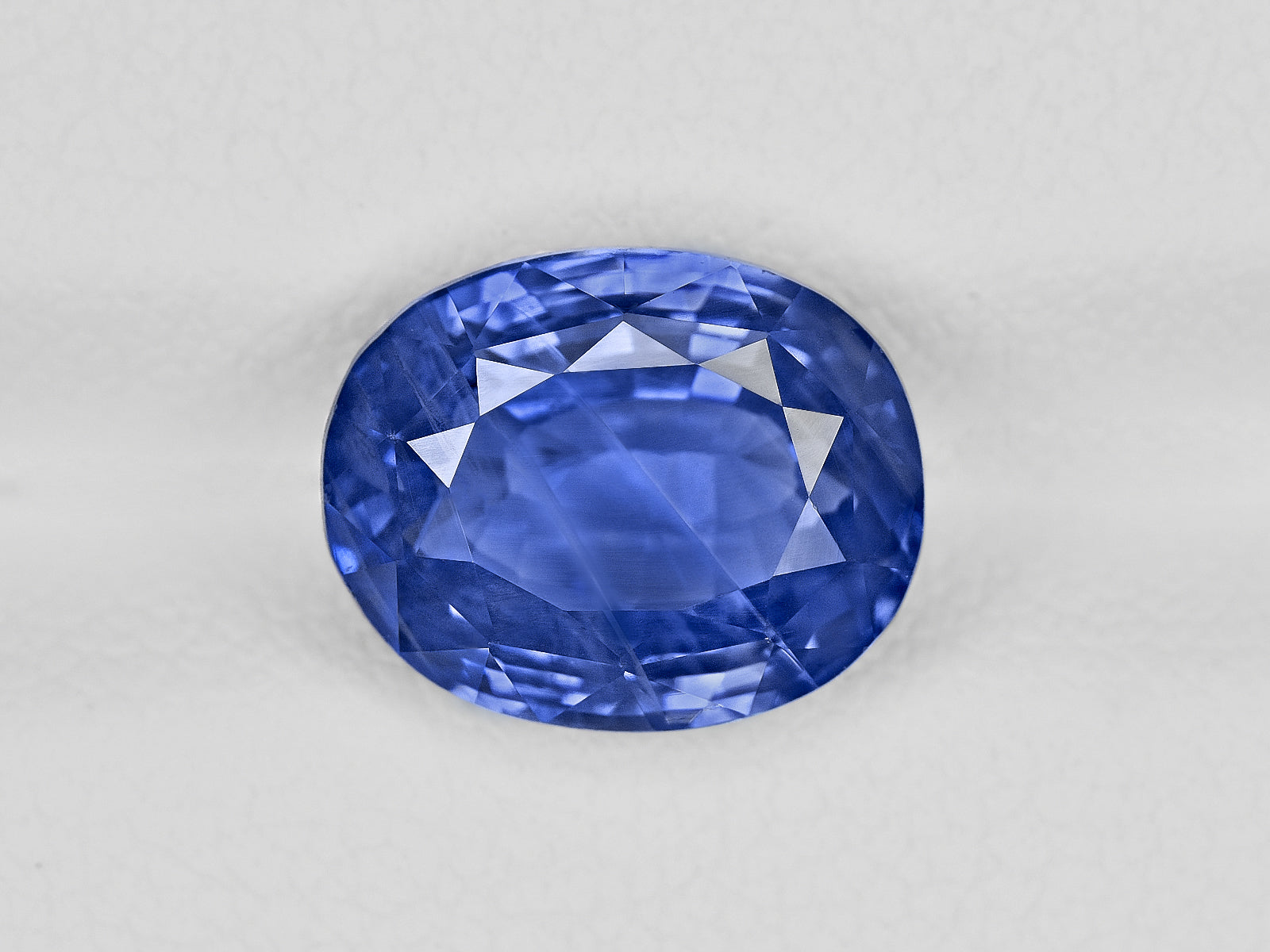 8801878-oval-cornflower-blue-gia-kashmir-natural-blue-sapphire-5.47-ct