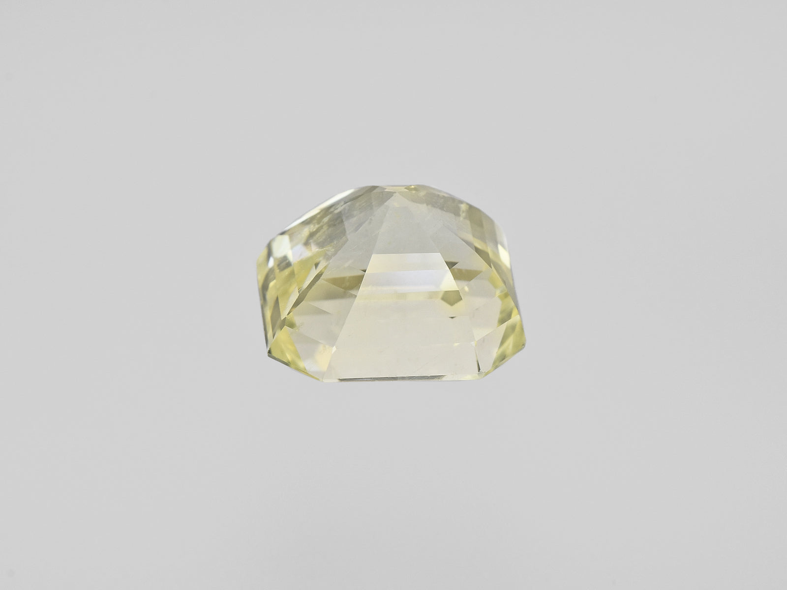 8801197-octagonal-very-light-yellow-gia-sri-lanka-natural-yellow-sapphire-9.52-ct