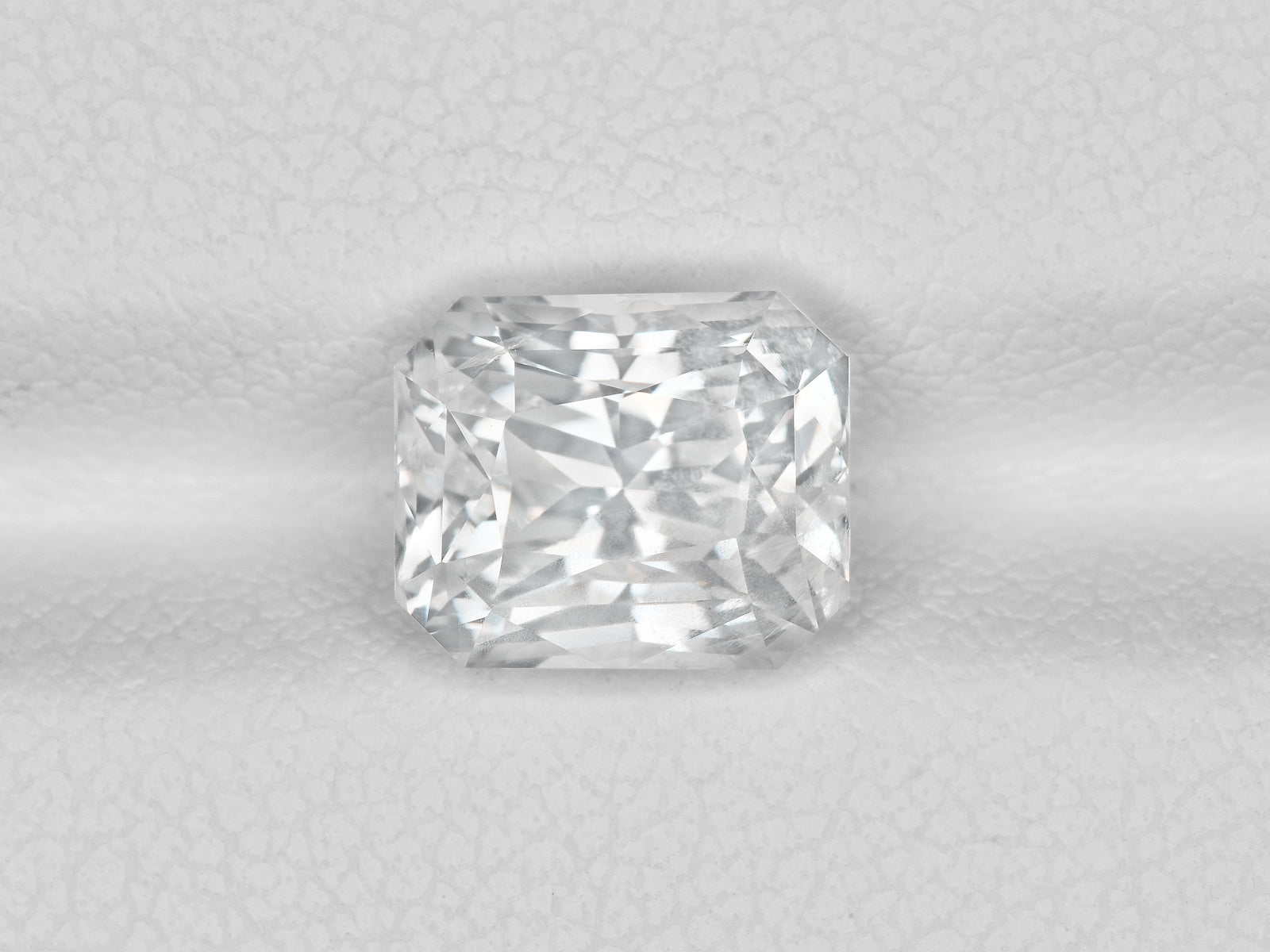 8801191-octagonal-colorless-gia-sri-lanka-natural-white-sapphire-4.10-ct