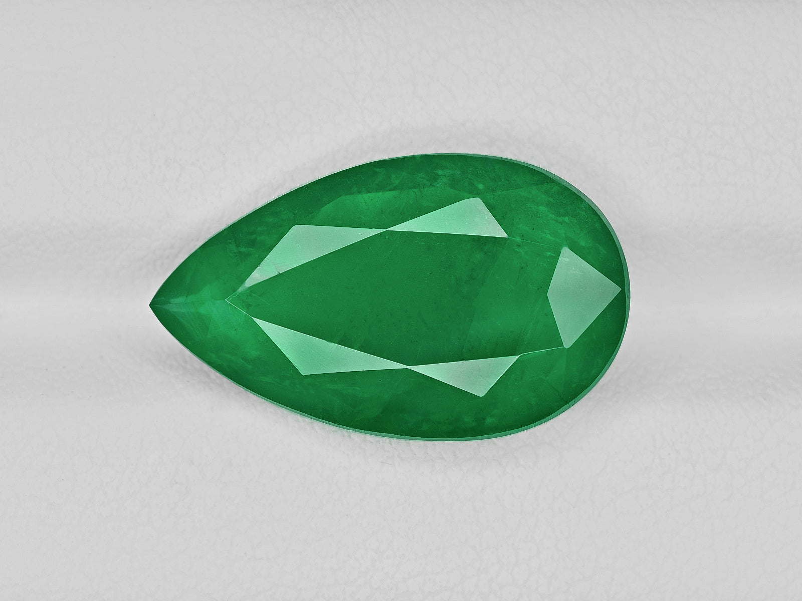 8801852-pear-intense-green-igi-zambia-natural-emerald-8.68-ct